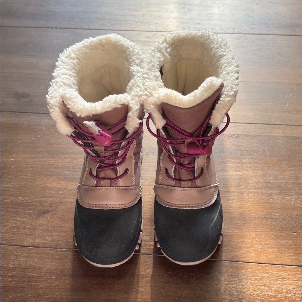 Size 1 all in motion snow Boots - Picture 2 of 13